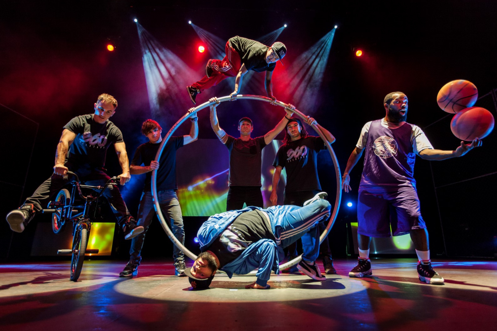 THE CIRCUS GOES 360